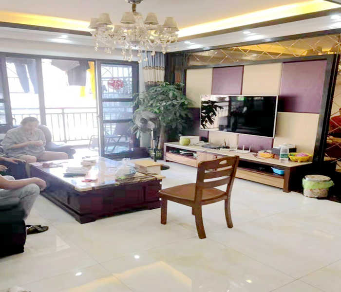 龍華小產(chǎn)權(quán)網(wǎng)：金湖雅苑4棟花園小區(qū)房，離地鐵300米